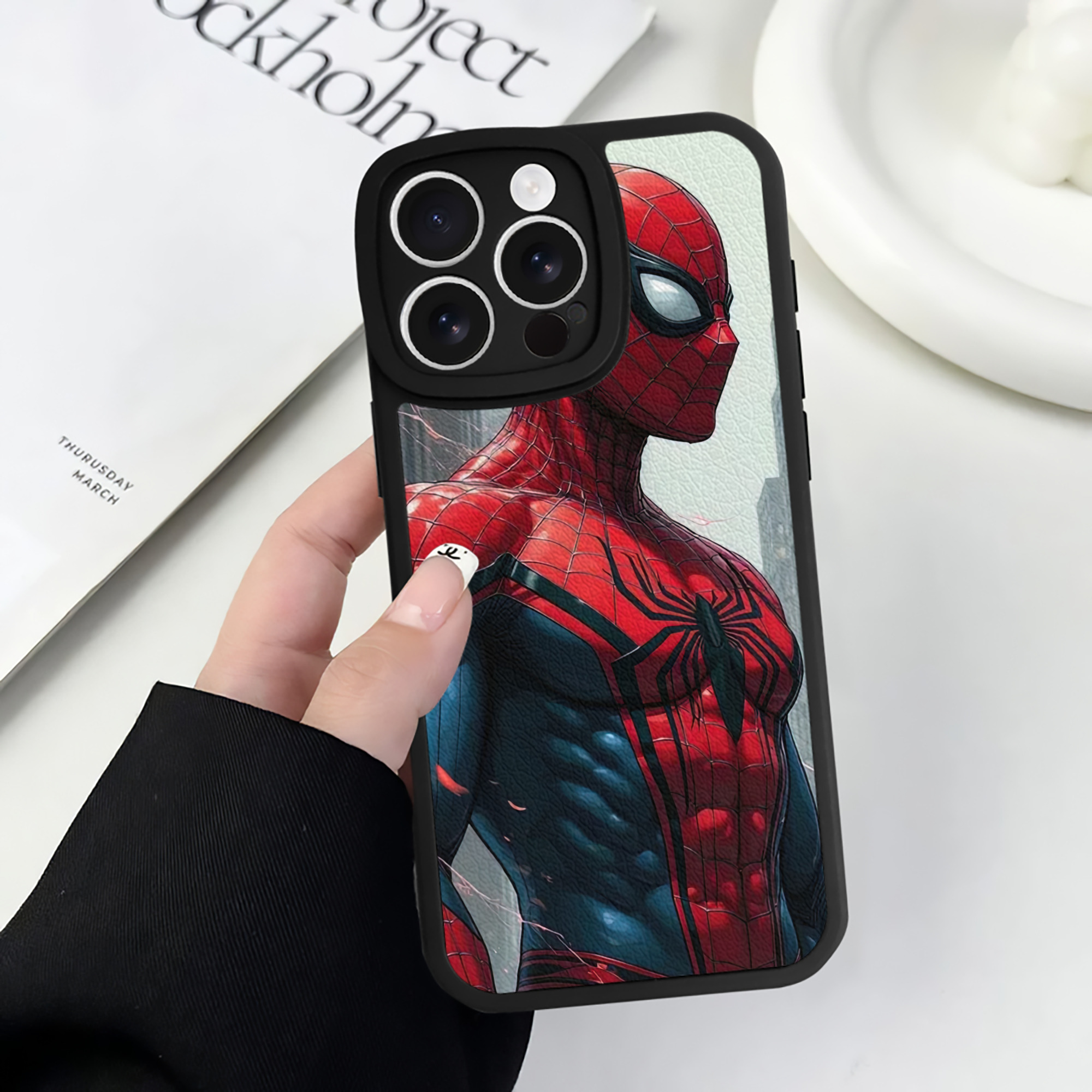 Spider Man スパイダーマン 【iPhone 16シリーズ対応】シリコンスマホケース（レザー調） 材質：シリコン